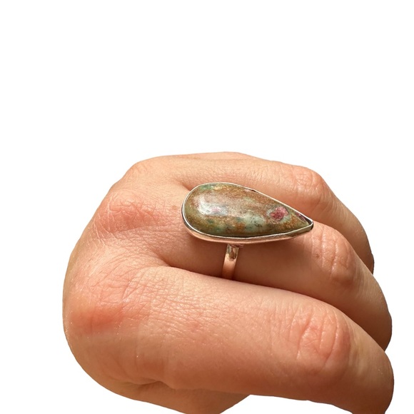 Ruby zoisite ring in sterling silver size 8 large teardrop ring - Picture 4 of 5